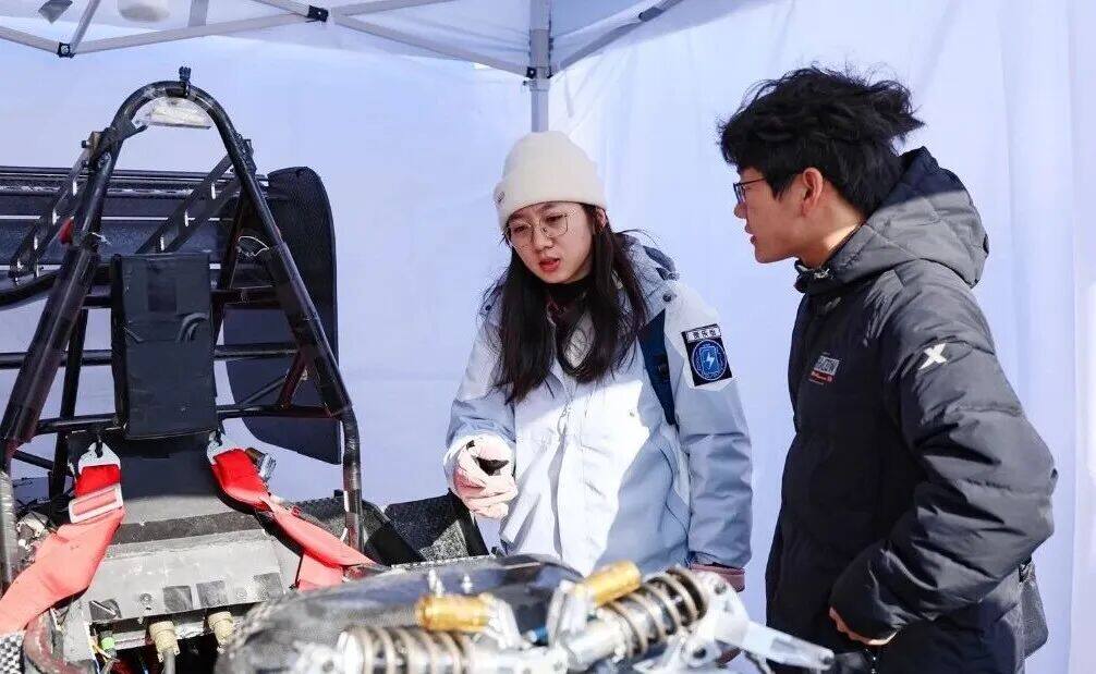 今天想认真夸一夸车队的"她"